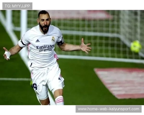 本泽马沙特新月首场大胜，球队士气高涨