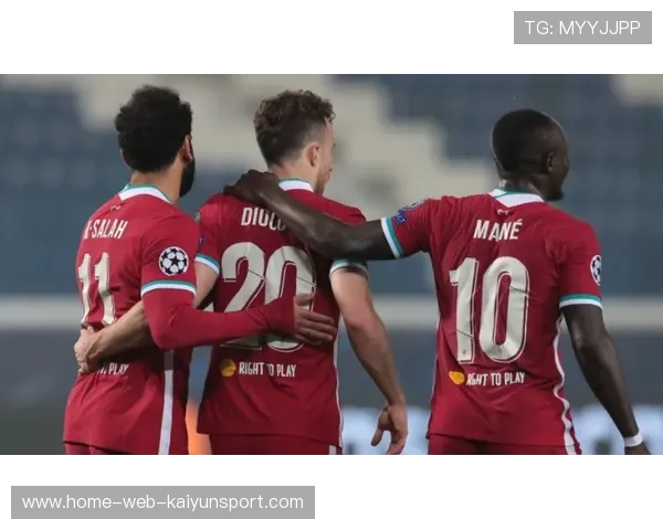 莱万多夫斯基禁区内连停带过，小角度抽射破门